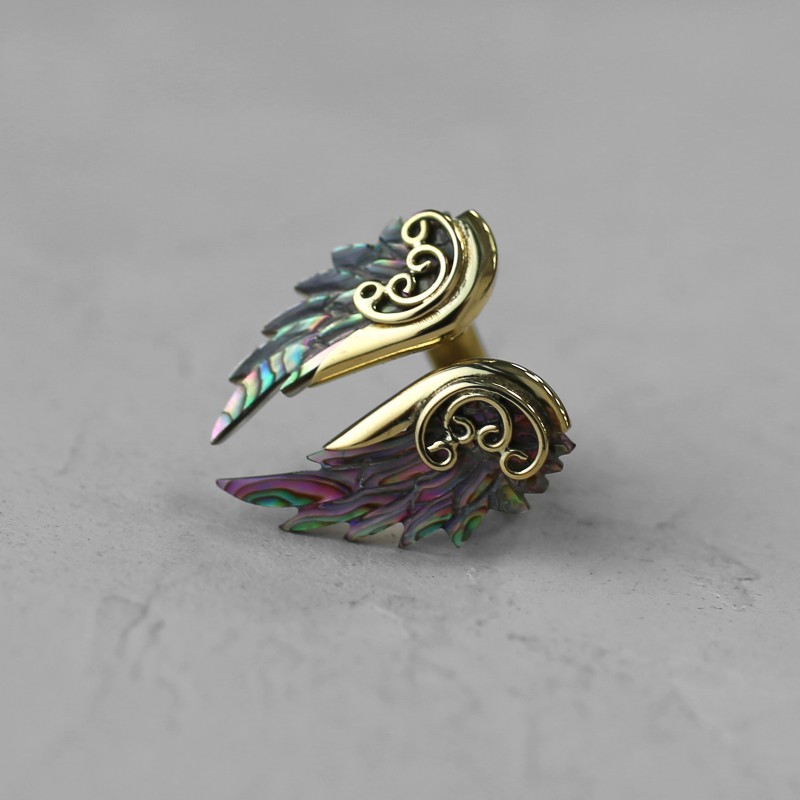 Кольцо из раковины пауа в форме крыла