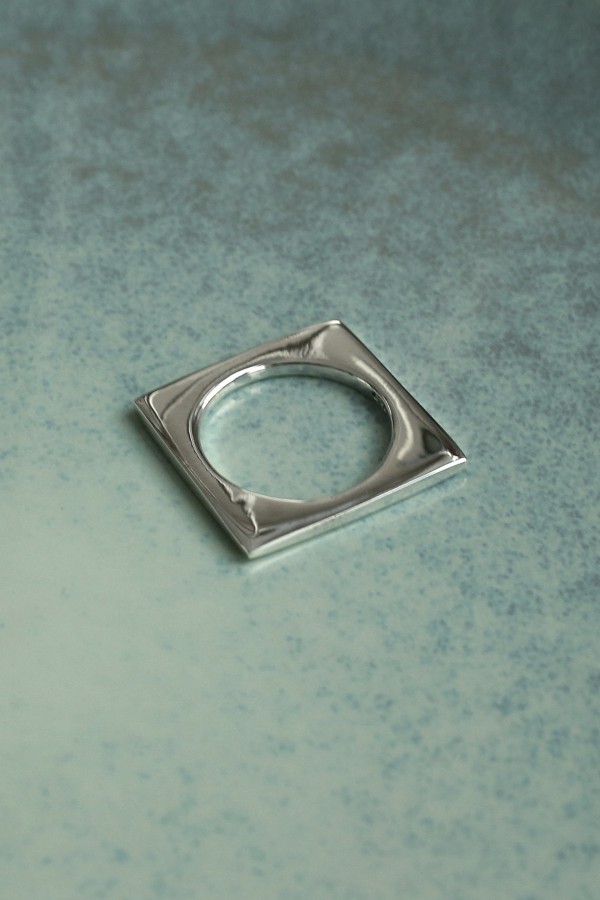 Кольцо из серебра Qubo