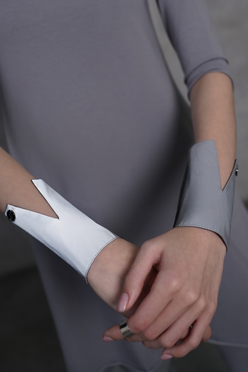 Cuffs Reflective Hide