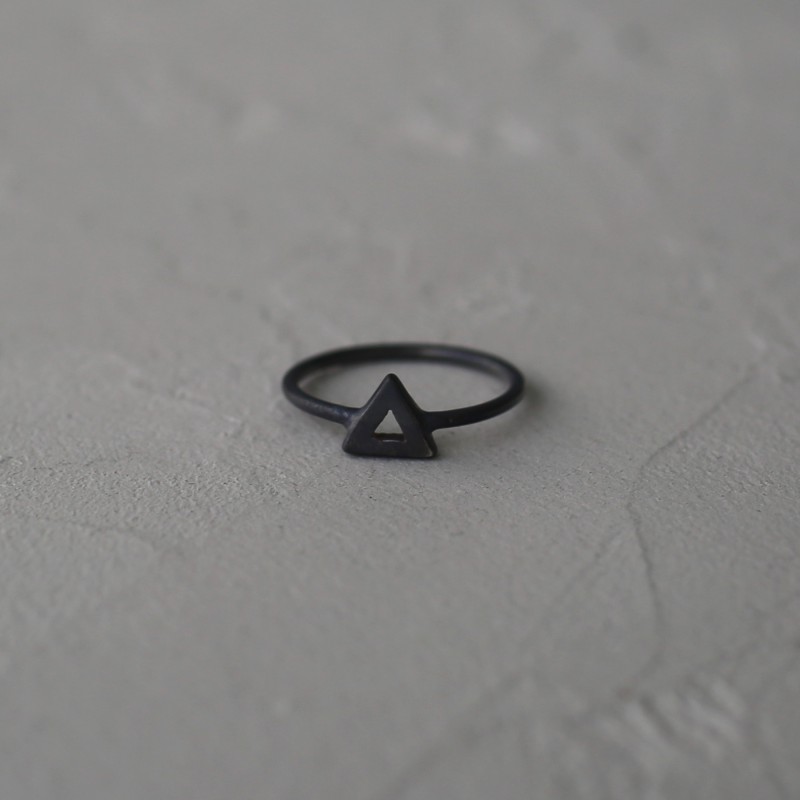 Серебряное чернёное кольцо Delta