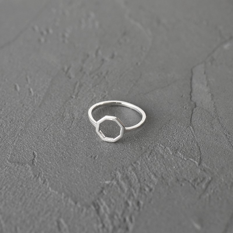 Серебряное кольцо с октагоном