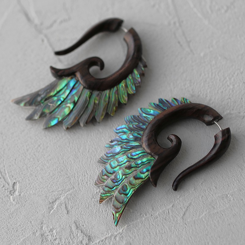 Серьга обманка из раковины пауа