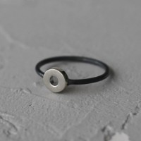 Серебряное кольцо с чернением Omega