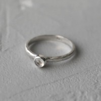 Серебряное кольцо с лунным камнем Mercy
