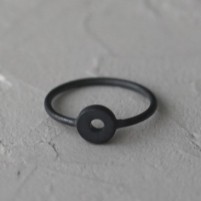 Серебряное чернёное кольцо Omega