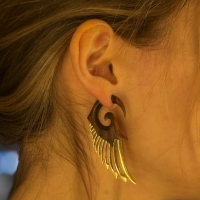 Деревянная серьга обманка со вставкой из лаутни